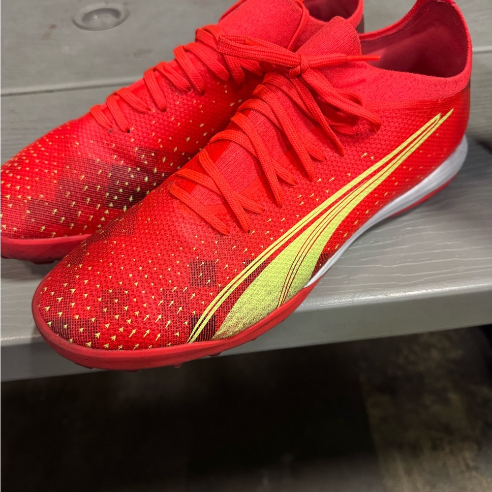 Men’s Puma Indoor Soccer Shoes 11.5